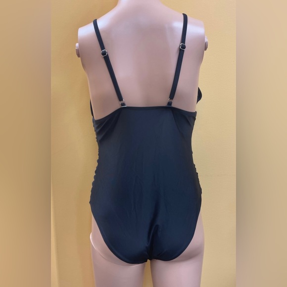 Liora - Picture 2 of 2